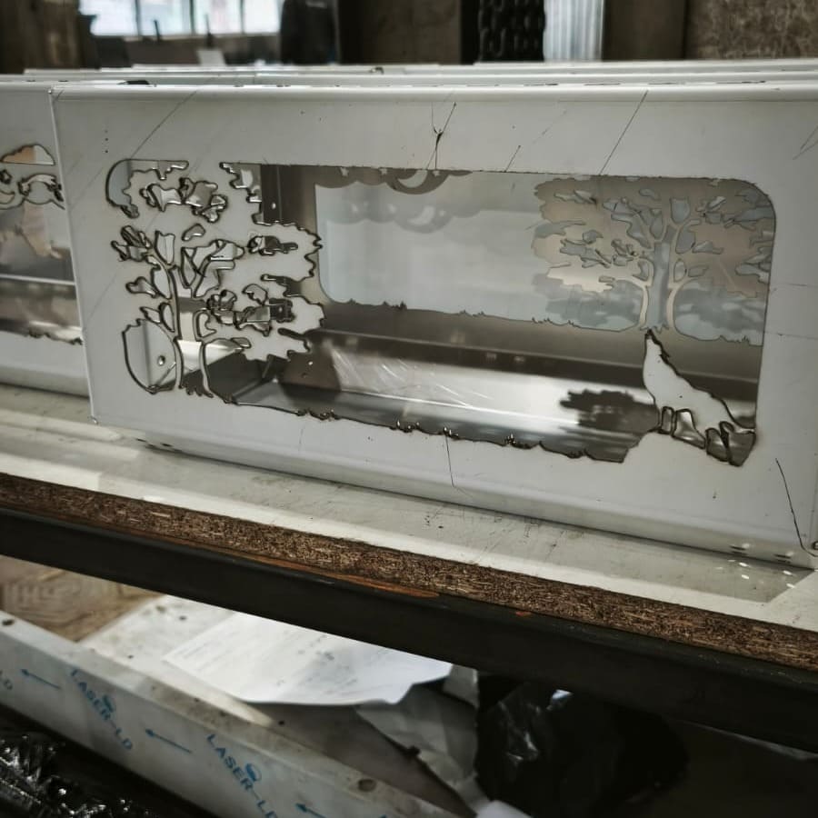 Приклад виготовлення індивідуальних металевих конструкцій з елементами гравіювання та різання від IWERKE